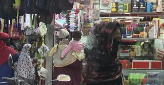 ঈদ ঘিরে পটুয়াখালীর দোকানগুলোয় বেড়েছে প্রসাধনী বিক্রি